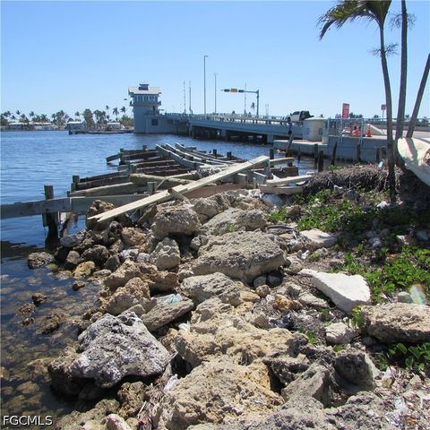 4331 Pine Island RD NW, Matlacha, FL 33993