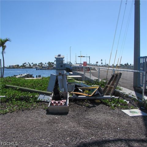 4331 Pine Island RD NW, Matlacha, FL 33993