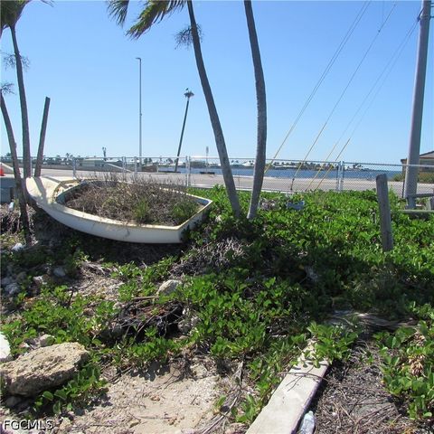 4331 Pine Island RD NW, Matlacha, FL 33993