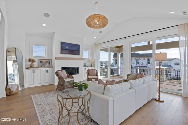 11 Amidships Lane, Hampstead, NC 28443