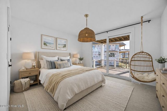 11 Amidships Lane, Hampstead, NC 28443