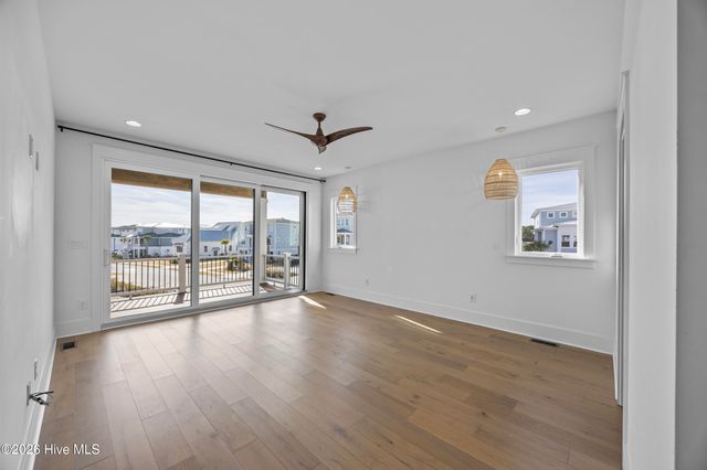 11 Amidships Lane, Hampstead, NC 28443