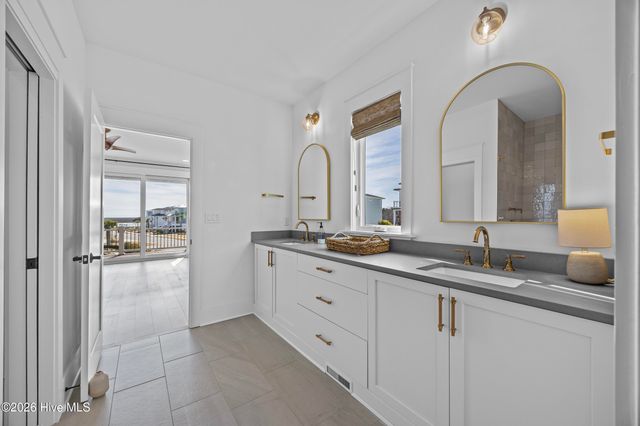 11 Amidships Lane, Hampstead, NC 28443