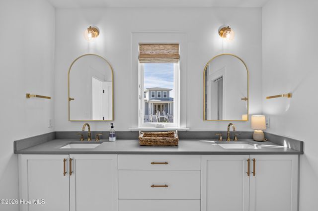 11 Amidships Lane, Hampstead, NC 28443