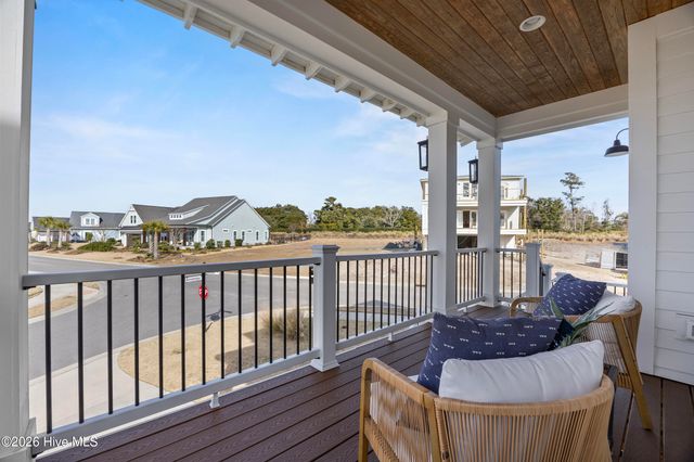 11 Amidships Lane, Hampstead, NC 28443