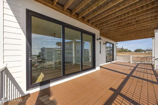 11 Amidships Lane, Hampstead, NC 28443