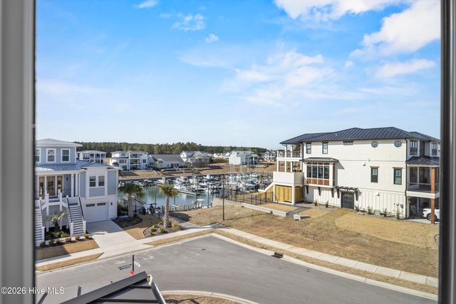 11 Amidships Lane, Hampstead, NC 28443