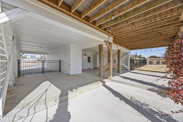 11 Amidships Lane, Hampstead, NC 28443