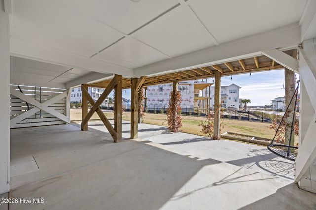 11 Amidships Lane, Hampstead, NC 28443