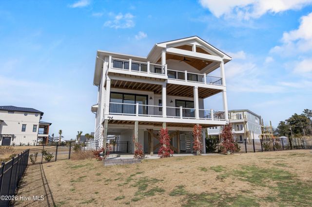 11 Amidships Lane, Hampstead, NC 28443