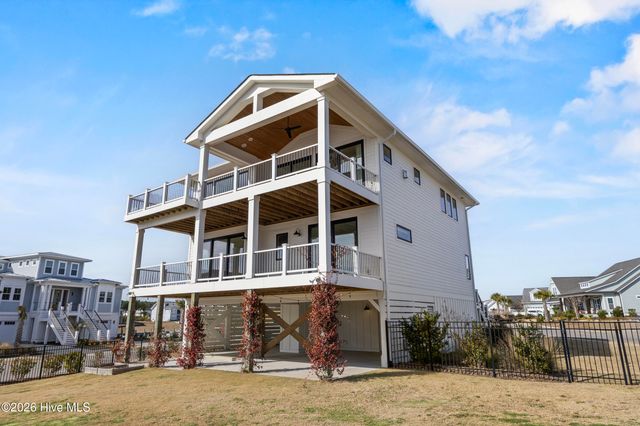 11 Amidships Lane, Hampstead, NC 28443