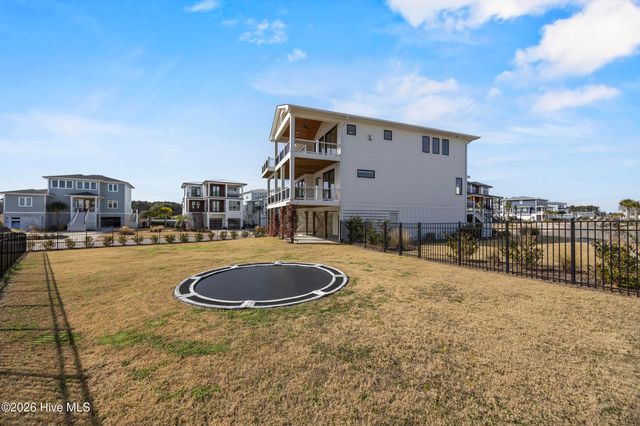 11 Amidships Lane, Hampstead, NC 28443