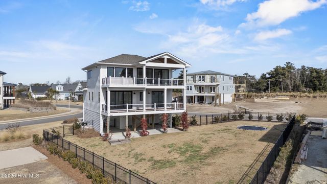 11 Amidships Lane, Hampstead, NC 28443