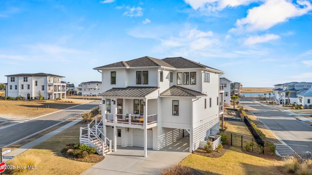 11 Amidships Lane, Hampstead, NC 28443