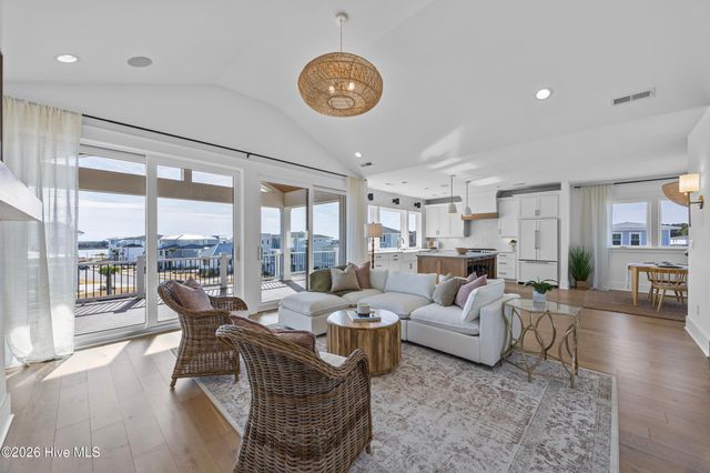 11 Amidships Lane, Hampstead, NC 28443