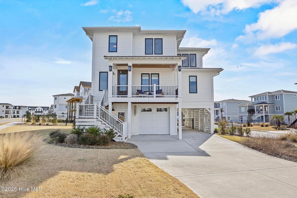 11 Amidships Lane, Hampstead, NC 28443