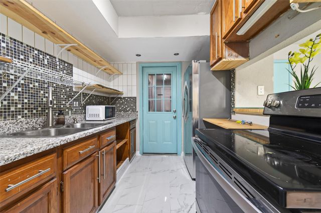 12317 Crest Lake Drive, Houston, TX 77072