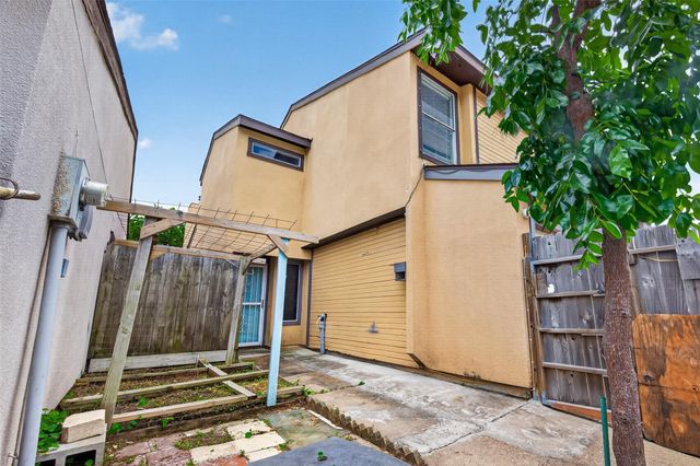 12317 Crest Lake Drive, Houston, TX 77072