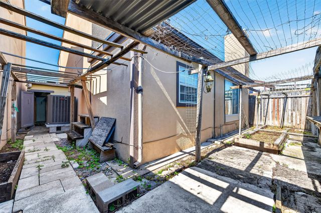 12317 Crest Lake Drive, Houston, TX 77072