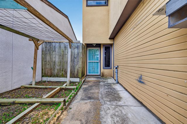 12317 Crest Lake Drive, Houston, TX 77072