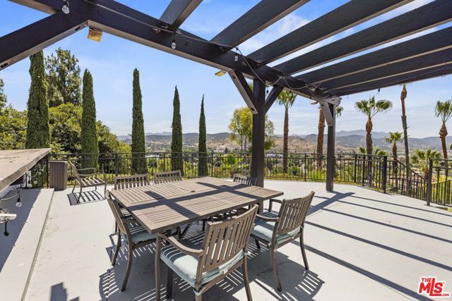 567 Lone Oak Drive, Thousand Oaks, CA 91362