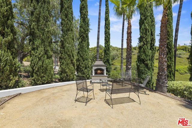 567 Lone Oak Drive, Thousand Oaks, CA 91362