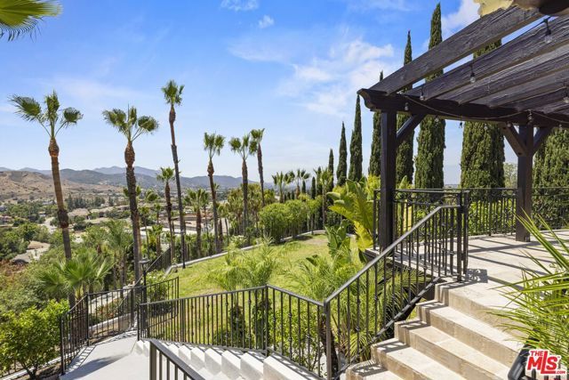 567 Lone Oak Drive, Thousand Oaks, CA 91362