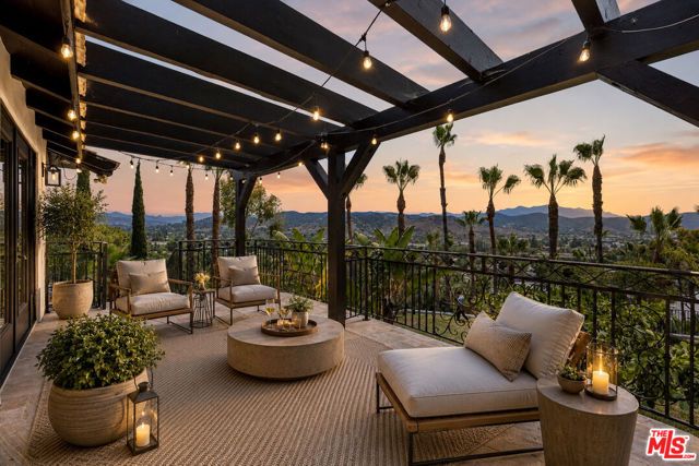 567 Lone Oak Drive, Thousand Oaks, CA 91362