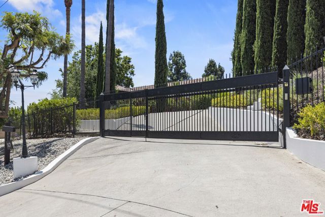 567 Lone Oak Drive, Thousand Oaks, CA 91362