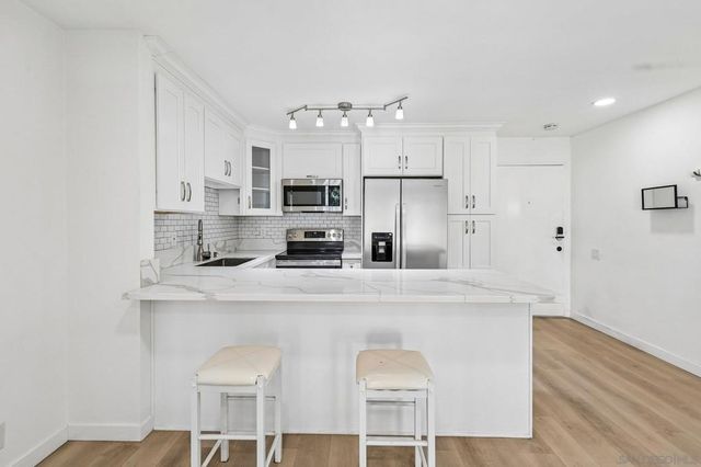 4600 Lamont St 204, San Diego, CA 92109