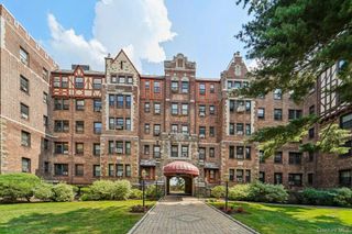 23 Old Mamaroneck Road Unit #2E, White Plains, NY 10605