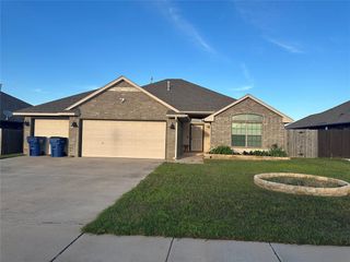 608 N White Tail Way, Mustang, OK 73064