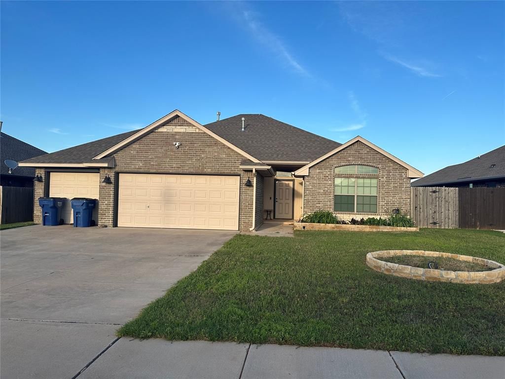 608 N White Tail Way, Mustang, OK 73064