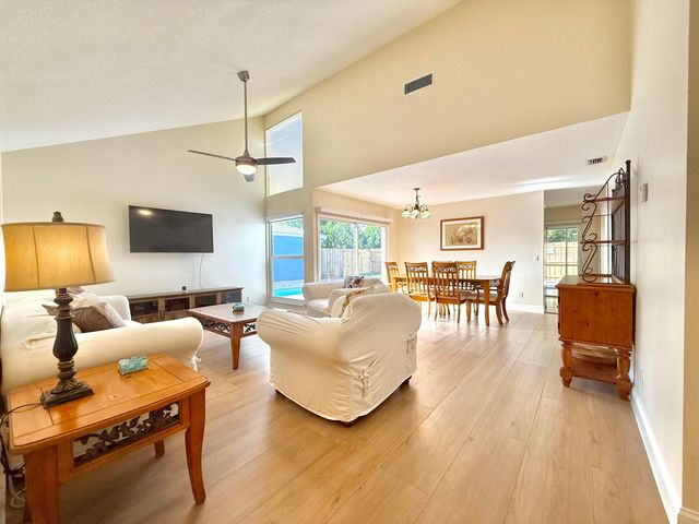 420 Park Forest Way, Wellington, FL 33414