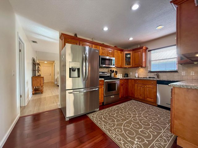 420 Park Forest Way, Wellington, FL 33414