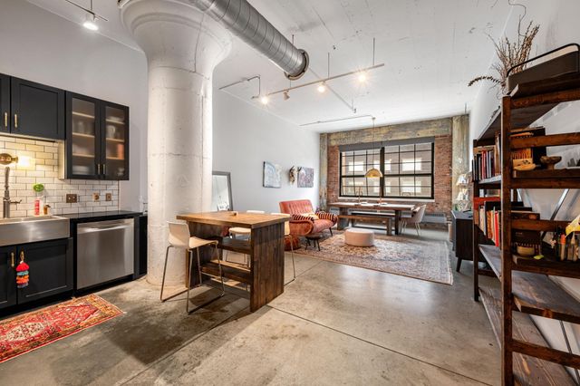 250 Park Avenue 305, Minneapolis, MN 55415