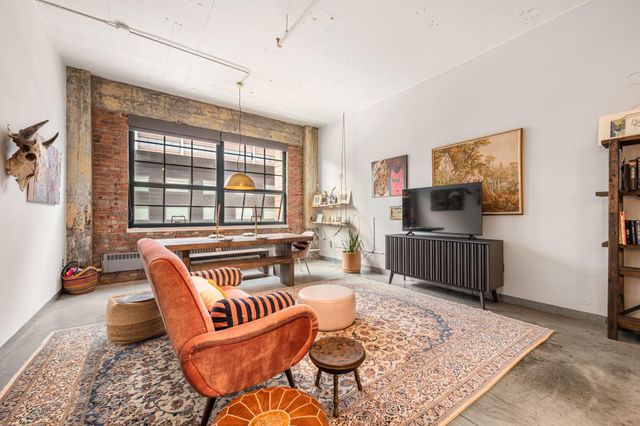 250 Park Avenue 305, Minneapolis, MN 55415