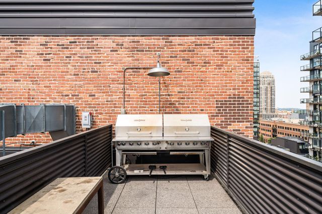 250 Park Avenue 305, Minneapolis, MN 55415