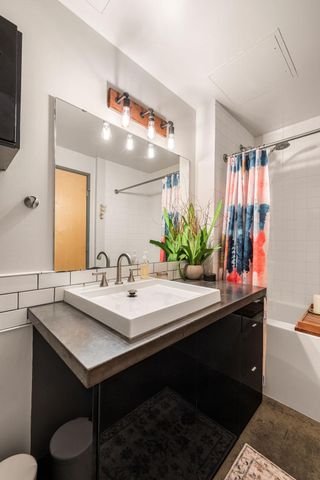 250 Park Avenue 305, Minneapolis, MN 55415