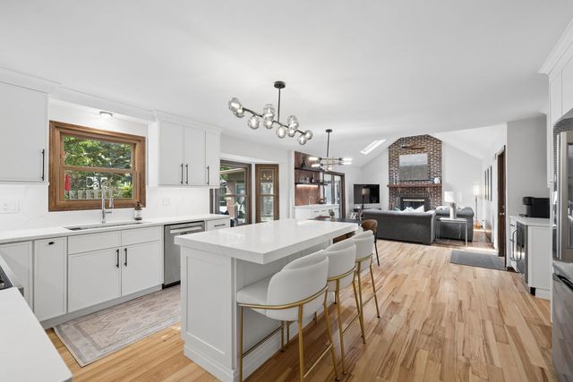 105 Fresno Court, Naperville, IL 60540