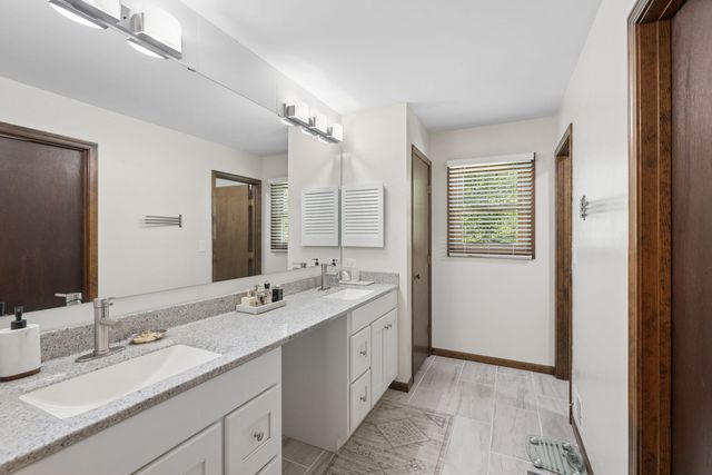 105 Fresno Court, Naperville, IL 60540