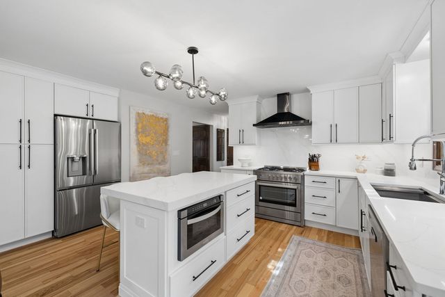 105 Fresno Court, Naperville, IL 60540