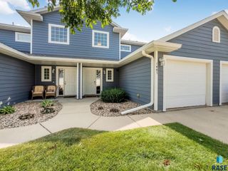 1405 N Conifer Pl Place, Sioux Falls, SD 57107