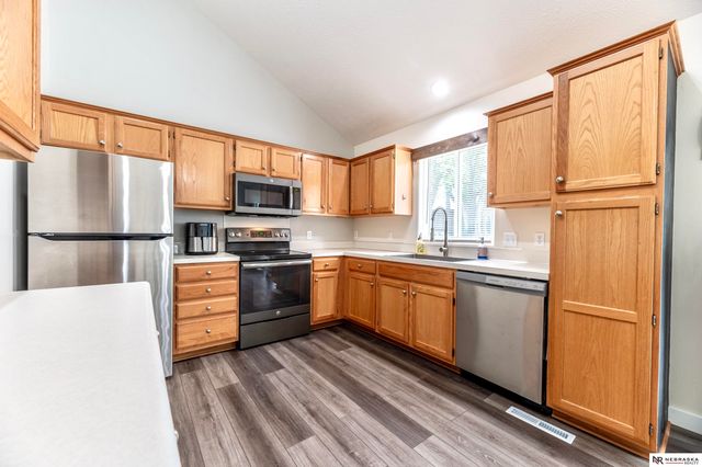 1113 Conestoga Road, Papillion, NE 68046