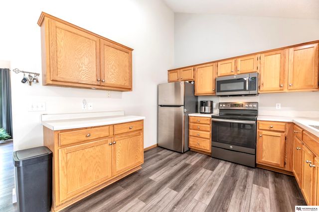 1113 Conestoga Road, Papillion, NE 68046