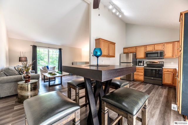 1113 Conestoga Road, Papillion, NE 68046