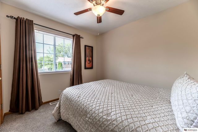 1113 Conestoga Road, Papillion, NE 68046