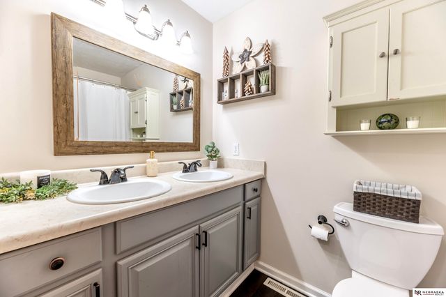 1113 Conestoga Road, Papillion, NE 68046