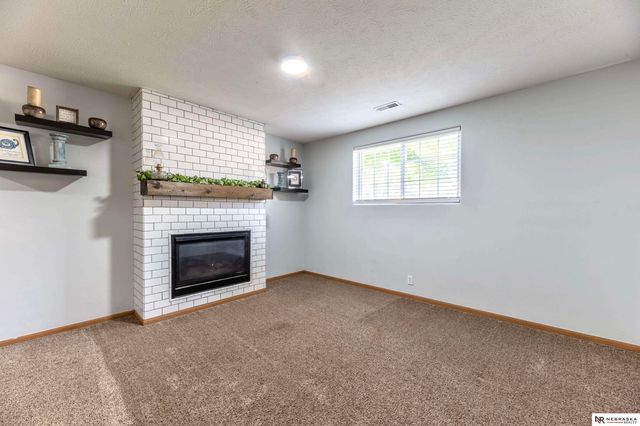 1113 Conestoga Road, Papillion, NE 68046