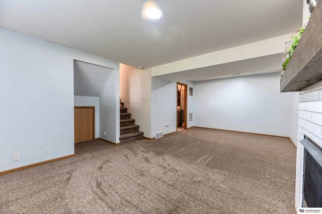 1113 Conestoga Road, Papillion, NE 68046